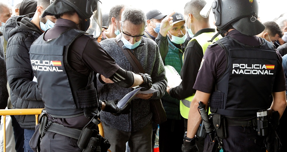 Members of the Spanish National Police check travelers upon arrival to Alicante, Spain, 22 October 2021. EPA-EFE/MORELL